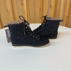 MUK LUKS Women’s Sigrid Boot NWT Size 9